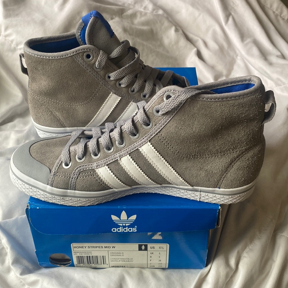 Grey/White Honey Striped MID W 6.5 size.